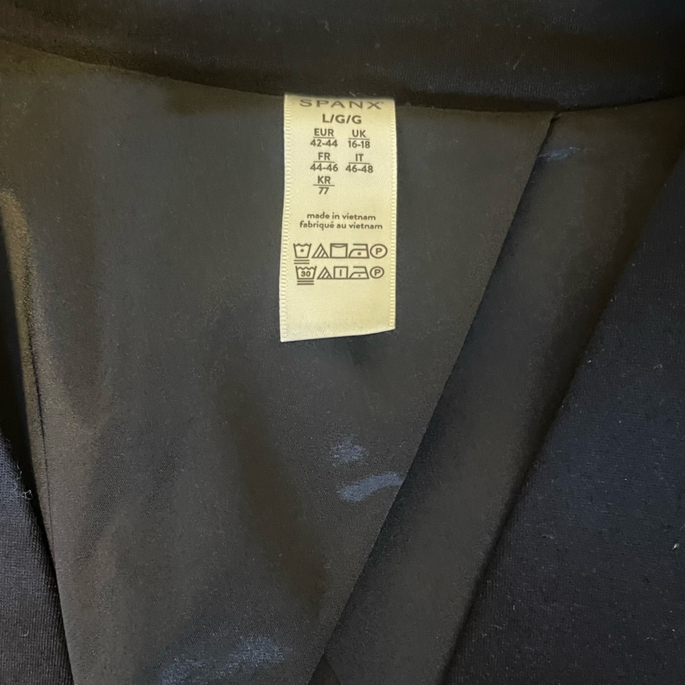 The Perfect Oversized Blazer
Classic Black / L - Picture 8 of 8